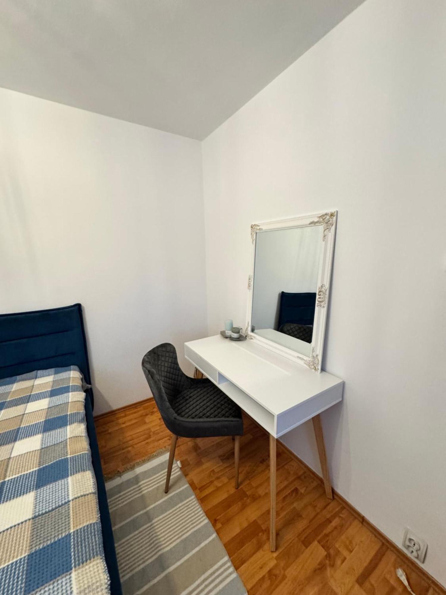 Apartament Zona Marriott-Palatul Parlamentului Bucarest Esterno foto